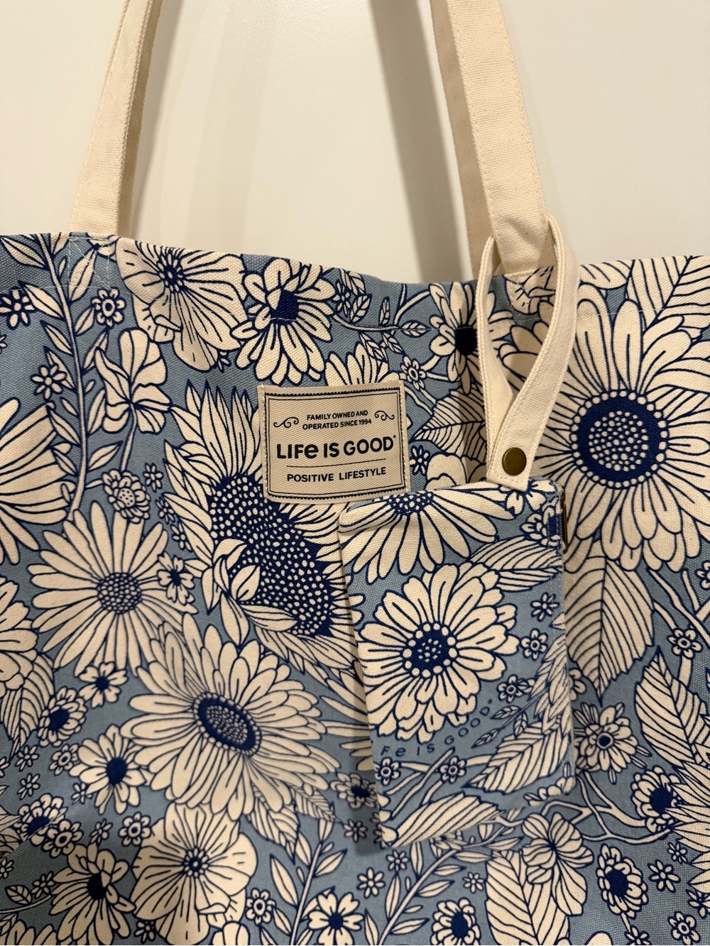LIFE IS GOOD Blue Floral Canvas Tote Bag with matching wristlet - Picture 3 of 7